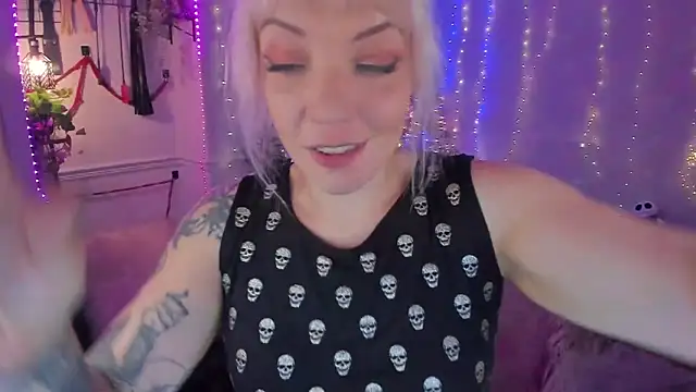 Snapshot of AliceW0lf chatting on September 15, 7:54 pm AliceW0lf online show from September 15, 7:54 pm