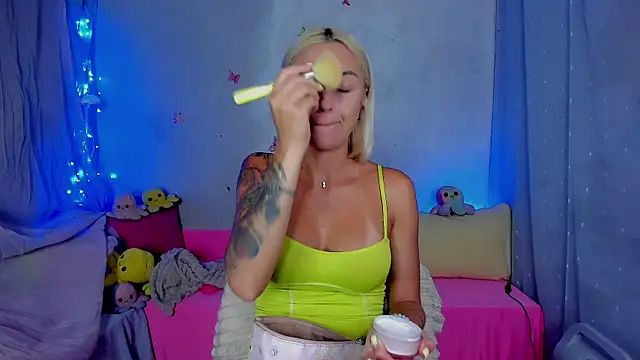 LickLizzy online show from August 1, 8:00 pm