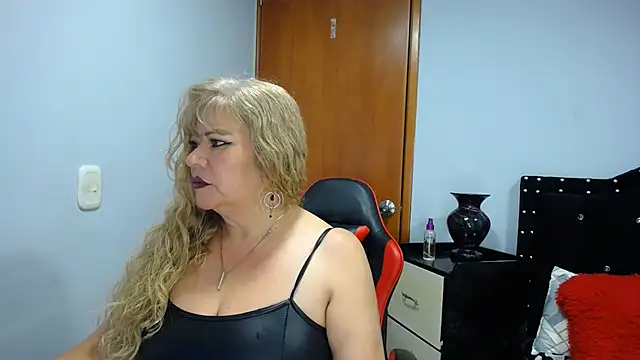 Ursulawhite69 online show from July 17, 1:43 am