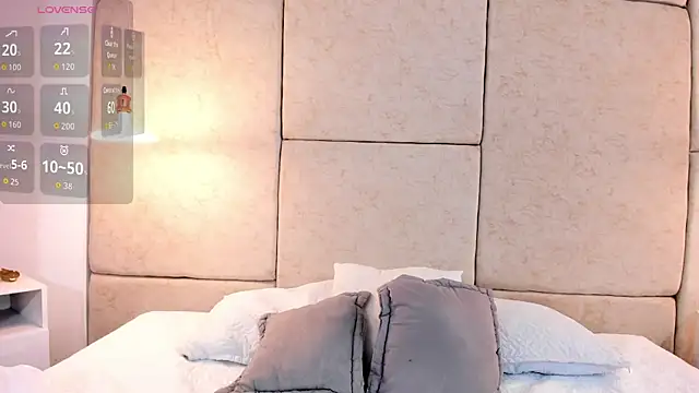 aisha vs online show from March 7, 12:45 pm