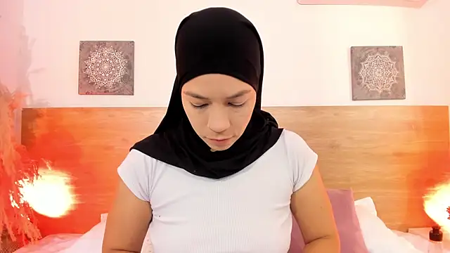 aisha vs online show from July 9, 1:24 pm