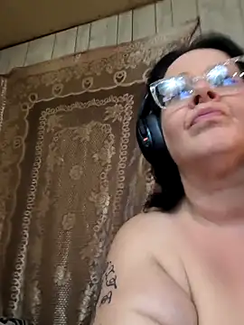 Snapshot of davisdesires@xh chatting on September 10, 5:24 pm davisdesiresxh online show from September 10, 5:24 pm
