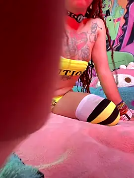 BABYUNICORN online show from November 22, 8:00 pm