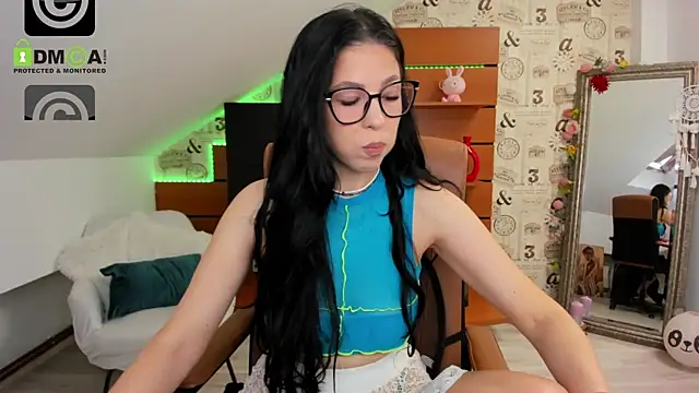 EmillyTaylor online show from July 22, 4:02 am