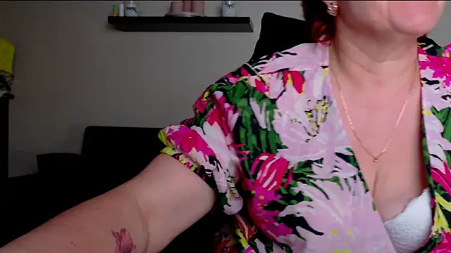 JoannaAndNeighbour online show from June 11, 8:55 am
