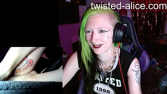 alicewonder09 online show from June 28, 3:13 am