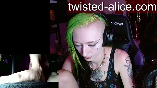 alicewonder09 online show from July 16, 3:44 am