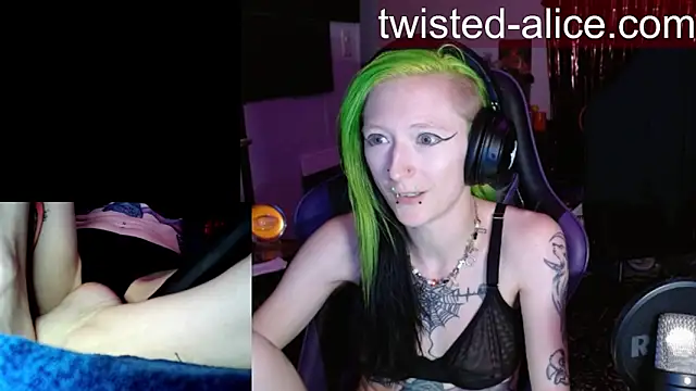 alicewonder09 online show from June 24, 3:38 am