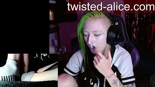 alicewonder09 online show from July 18, 3:54 am