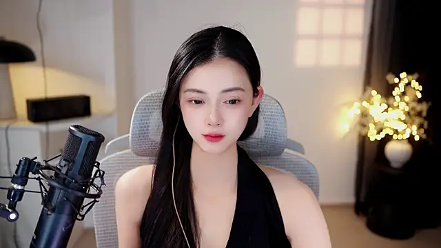 Ocean--Lili online show from July 6, 2:33 pm