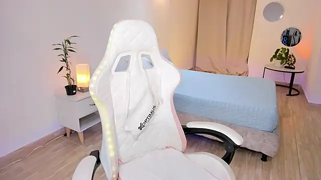 carleee winter online show from February 13, 3:19 am