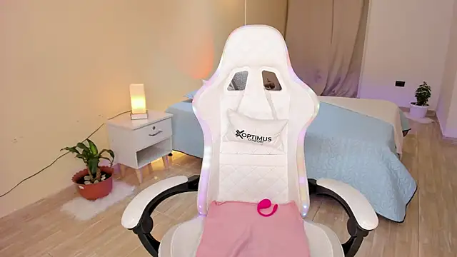 carleee winter online show from November 7, 2:28 am