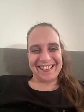 Chantalee online show from April 23, 1:24 pm