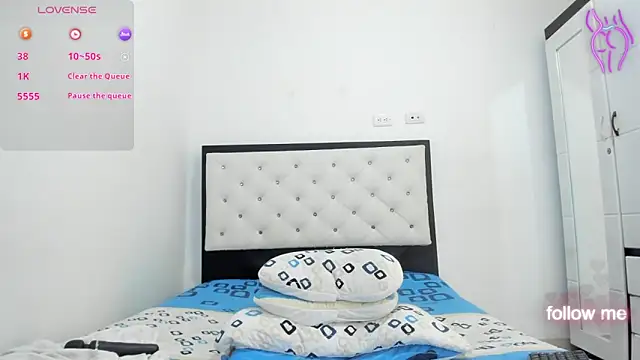 Snapshot of CuteLatinaxx chatting on October 17, 3:26 pm CuteLatinaxx online show from October 17, 3:26 pm