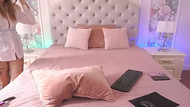 CassandraGood online show from May 4, 6:39 am