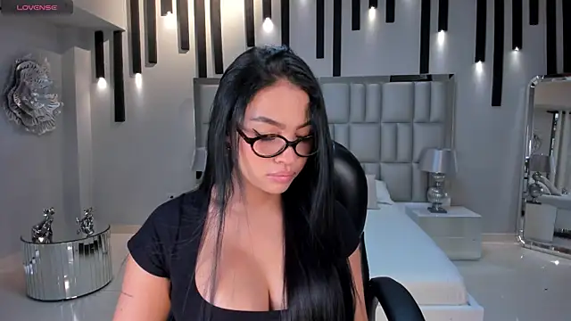 MollyJones  online show from July 12, 11:55 am