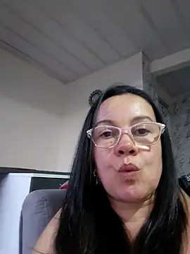 Sonialorens  online show from June 14, 11:05 pm