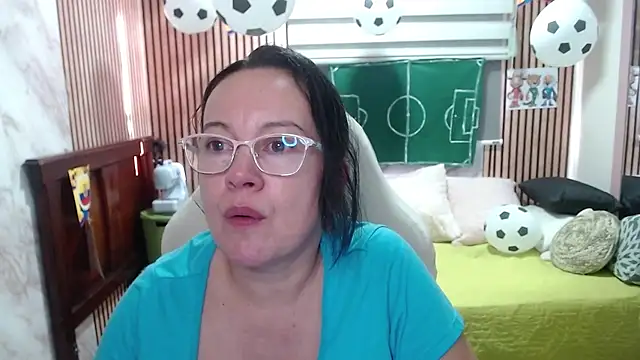Sonialorens  online show from June 13, 9:56 pm