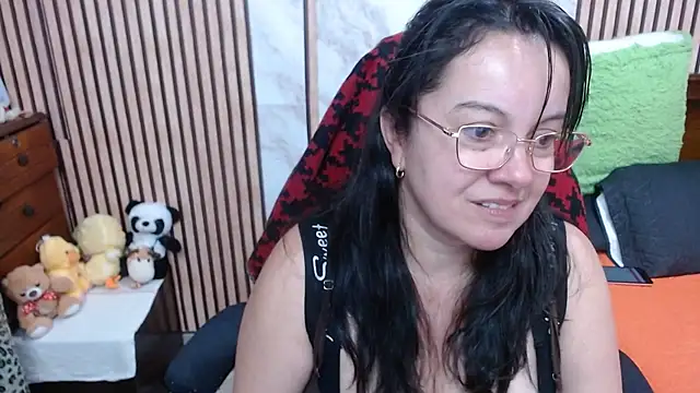 Sonialorens  online show from October 4, 8:46 pm