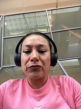 Snapshot of angelitasexy81 chatting on October 7, 9:36 am angelitasexy81 online show from October 7, 9:36 am