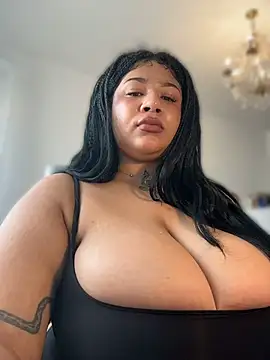 IamSashaLuv online show from April 29, 4:31 pm
