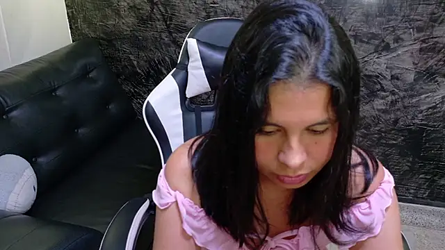 olivia love  online show from June 26, 9:38 pm