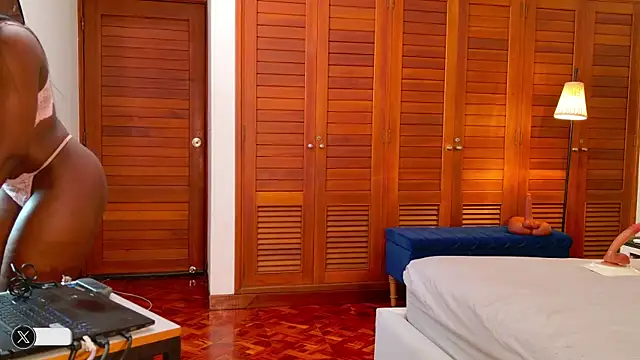 lissetlong69 online show from December 13, 11:43 pm