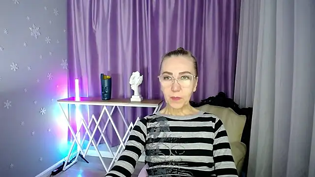 queen a n i online show from September 10, 9:09 am