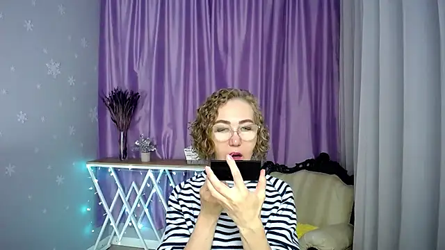 queen a n i online show from June 24, 6:34 am