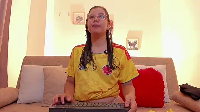 BUUNNY BELLA online show from June 18, 3:19 am