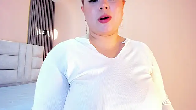 Snapshot of EYMI_TOMSOM chatting on September 19, 1:43 pm EYMI TOMSOM online show from September 19, 1:43 pm