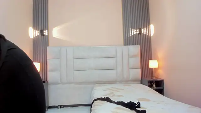 Snapshot of EYMI_TOMSOM chatting on October 17, 10:51 am EYMI TOMSOM online show from October 17, 10:51 am