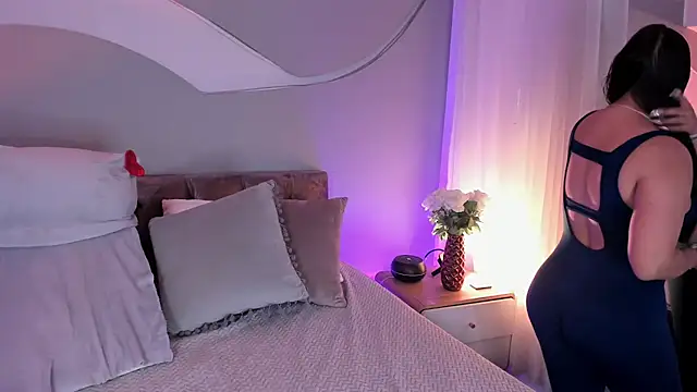 Nicolle W online show from July 27, 11:51 am
