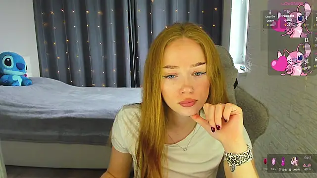 Hot Mia  online show from June 12, 9:06 am