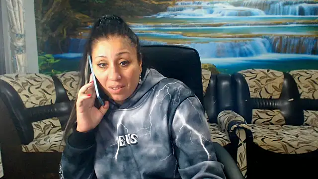 MoistMady online show from October 10, 5:40 pm