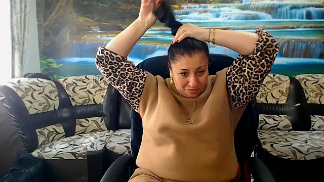 MoistMady online show from March 18, 9:03 am