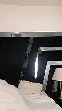 sweetlinddsay online show from April 10, 6:19 am