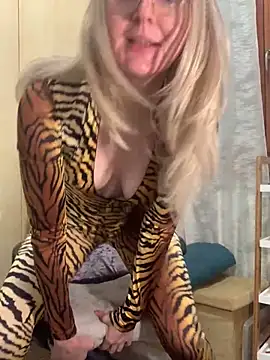 Snapshot of vanda26hot chatting on October 6, 5:02 am vanda26hot online show from October 6, 5:02 am