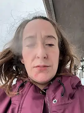 Mini And The Bear online show from February 10, 6:11 pm