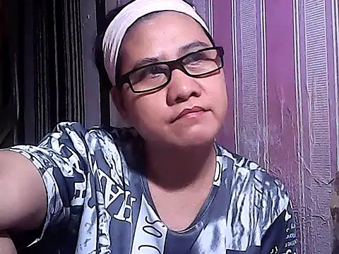 sweetsosie18 online show from October 7, 9:30 pm