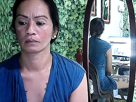 Snapshot of yummy_21xxx chatting on October 21, 9:57 am yummy 21xxx online show from October 21, 9:57 am