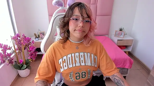 katalina garcia online show from February 8, 5:05 pm