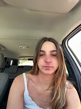 DoriDeluxe66 online show from June 6, 1:50 pm