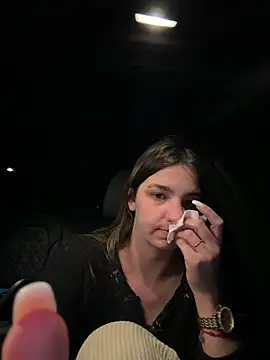 DoriDeluxe66 online show from February 14, 10:45 pm