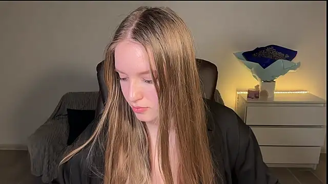 EvaMaddison online show from May 4, 8:01 pm