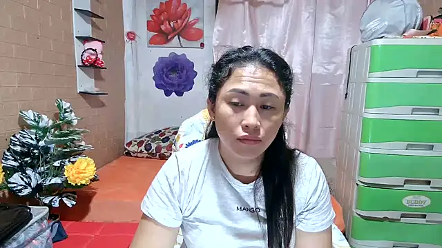 Ugly Filipina online show from June 27, 2:12 pm