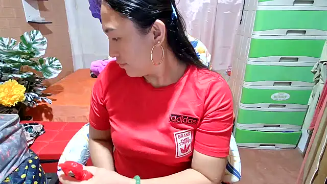 Ugly Filipina online show from July 2, 6:25 pm