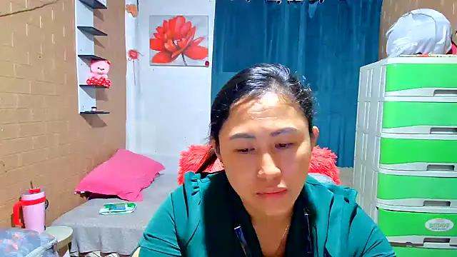 Ugly Filipina online show from February 8, 9:57 am