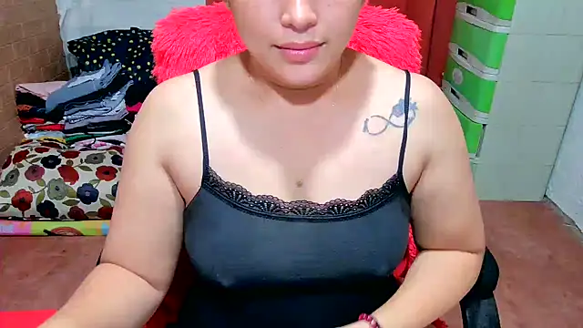 Ugly Filipina online show from October 12, 3:58 pm
