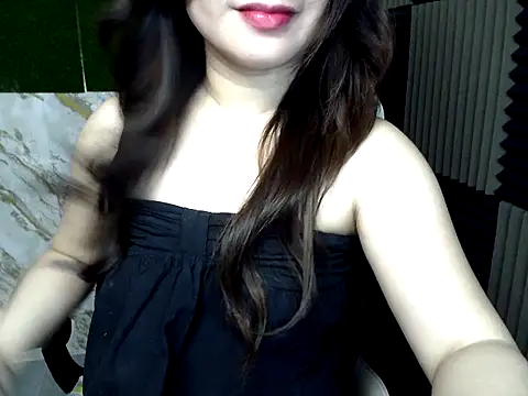 Mia 2022 online show from February 4, 5:05 pm